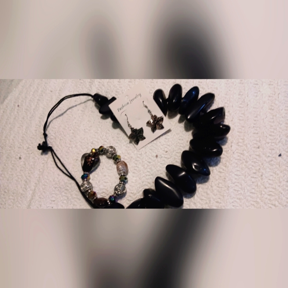 Set of dark beaded accessories
